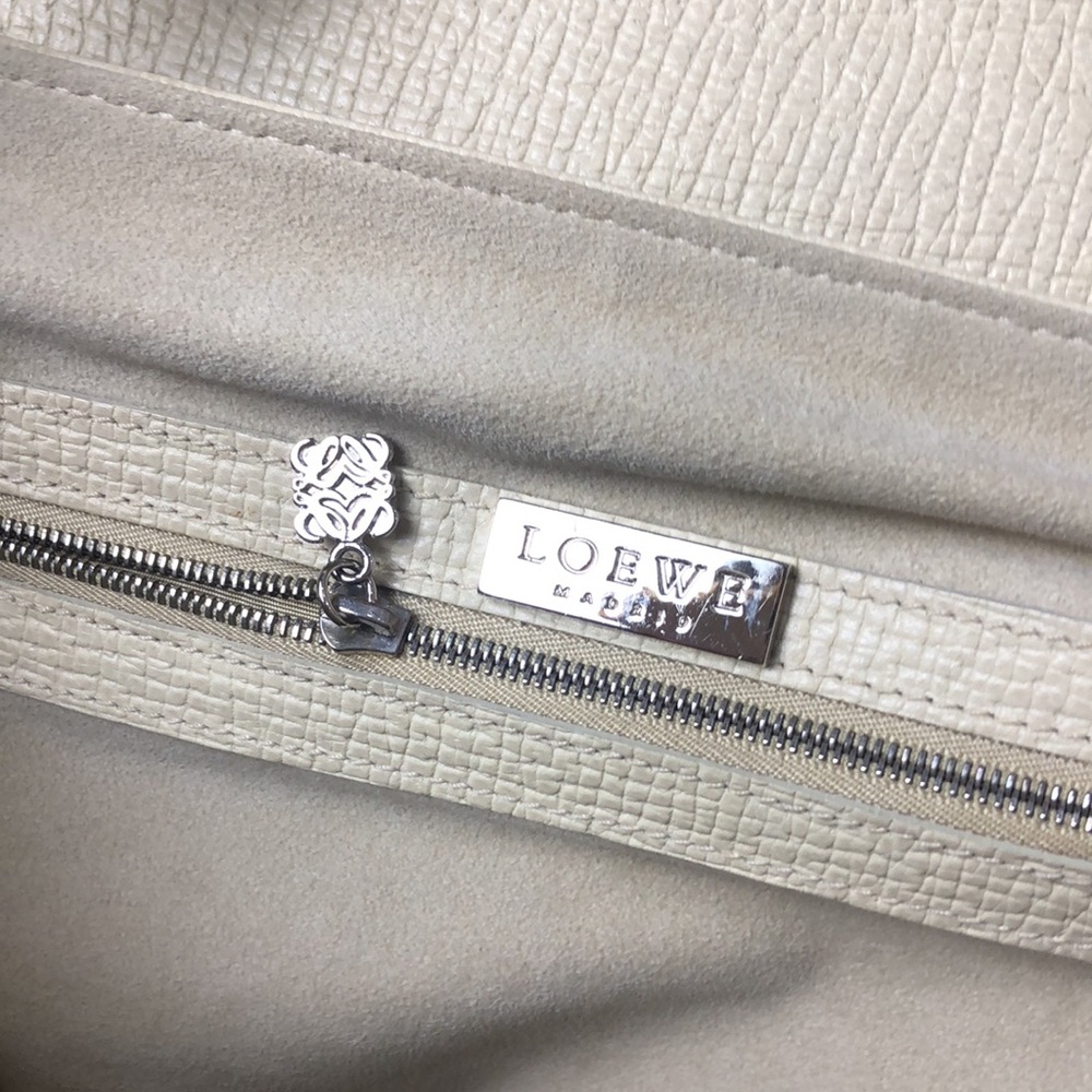 Loewe Vintage Cream Leather Shoulder Bag Size 10”x 11”x4” - Picture 15 of 16